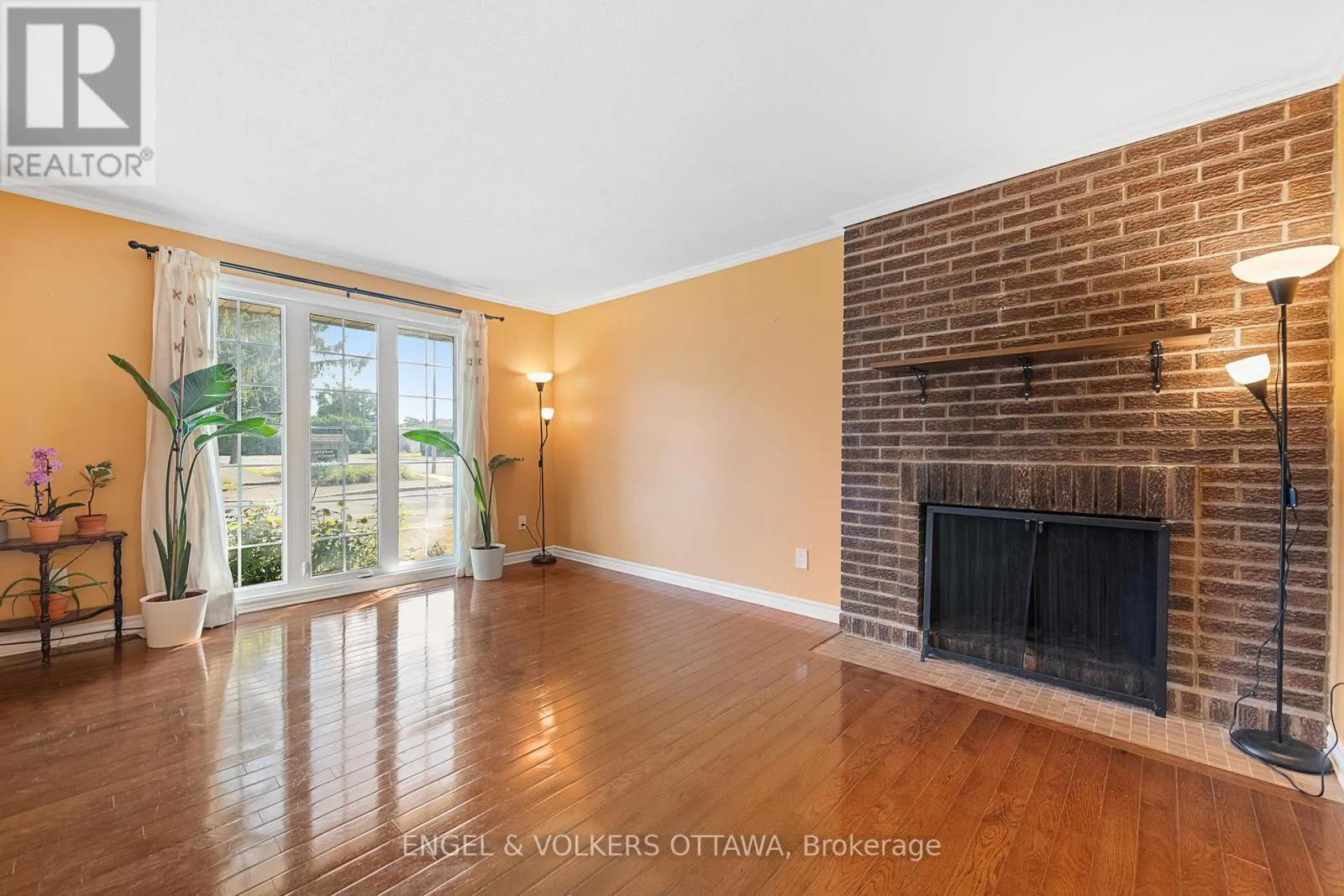 105 - 302 KINTYRE PRIVATE