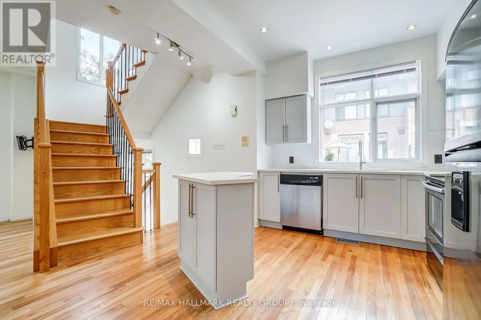 7 - 10 CONCORD STREET N