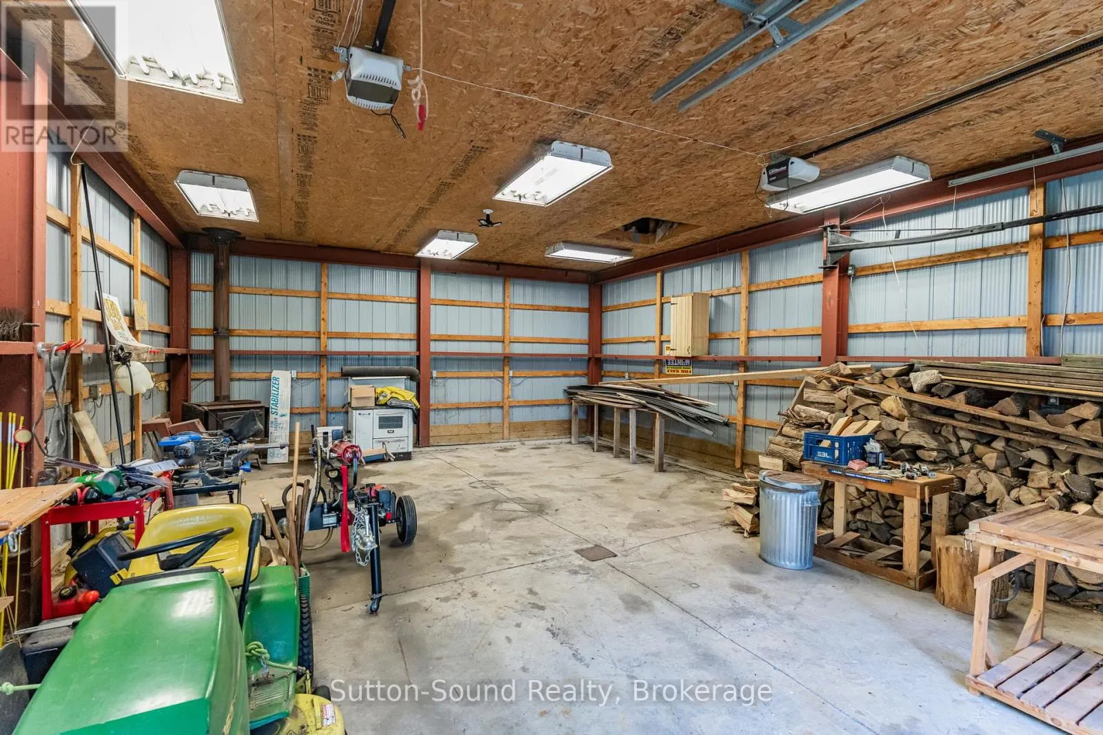 403261 8 SIDE ROAD