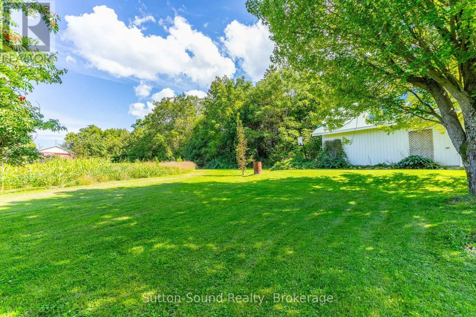403261 8 SIDE ROAD