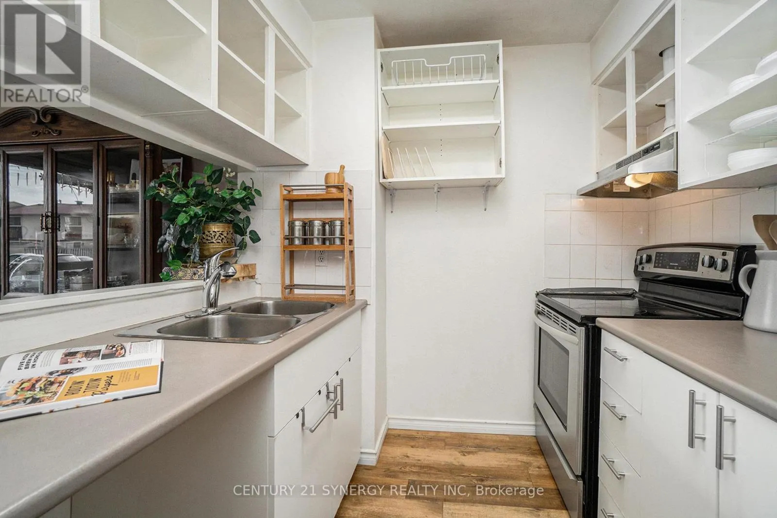 14 - 2570 SOUTHVALE CRESCENT