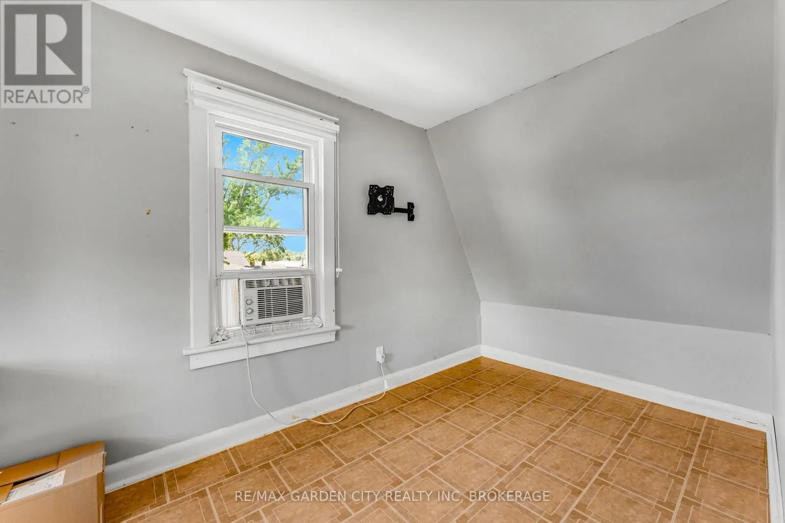 118 ST AUGUSTINE AVENUE