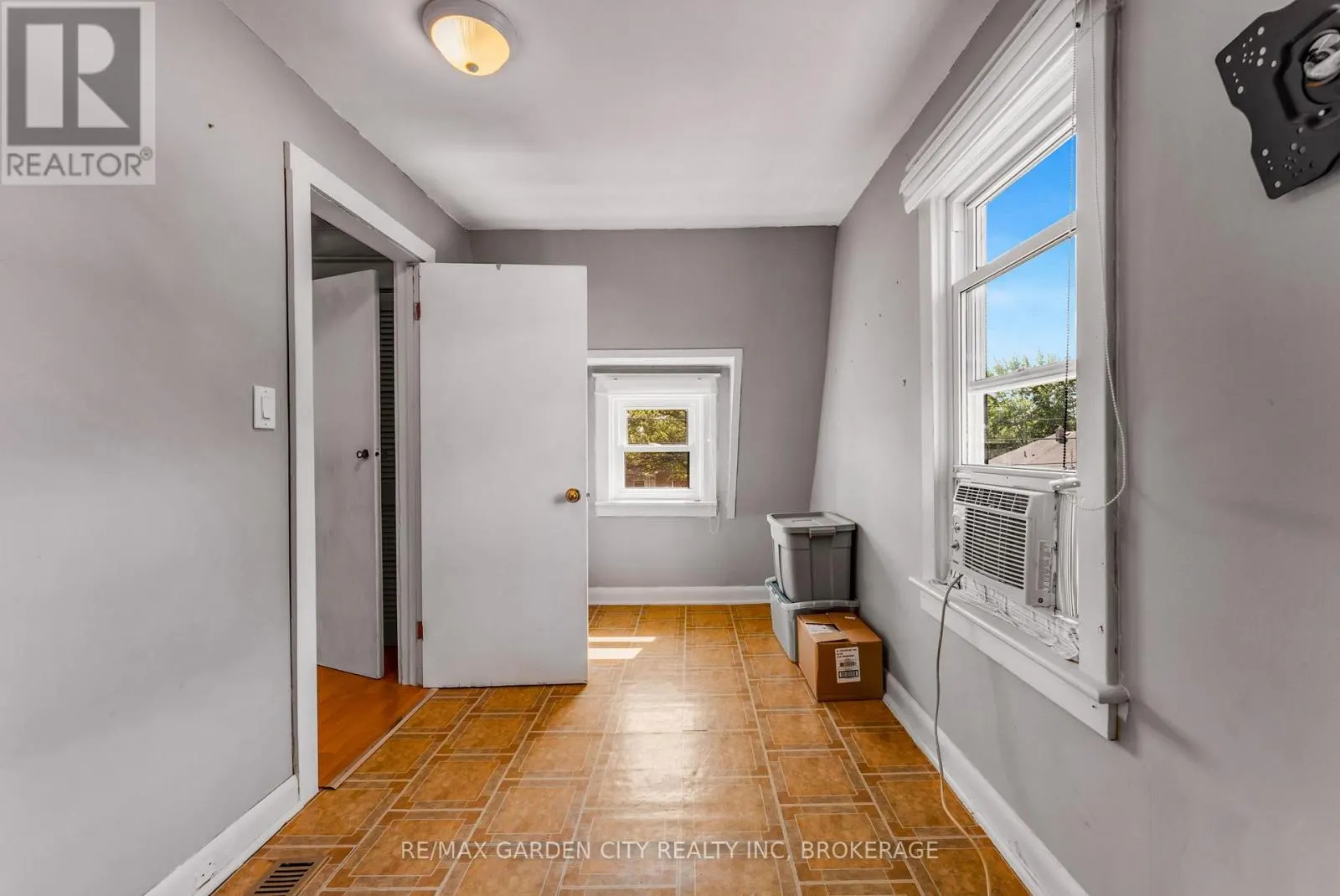 118 ST AUGUSTINE AVENUE
