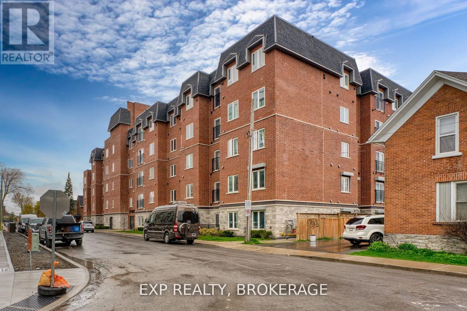 405 - 501 FRONTENAC STREET, #405