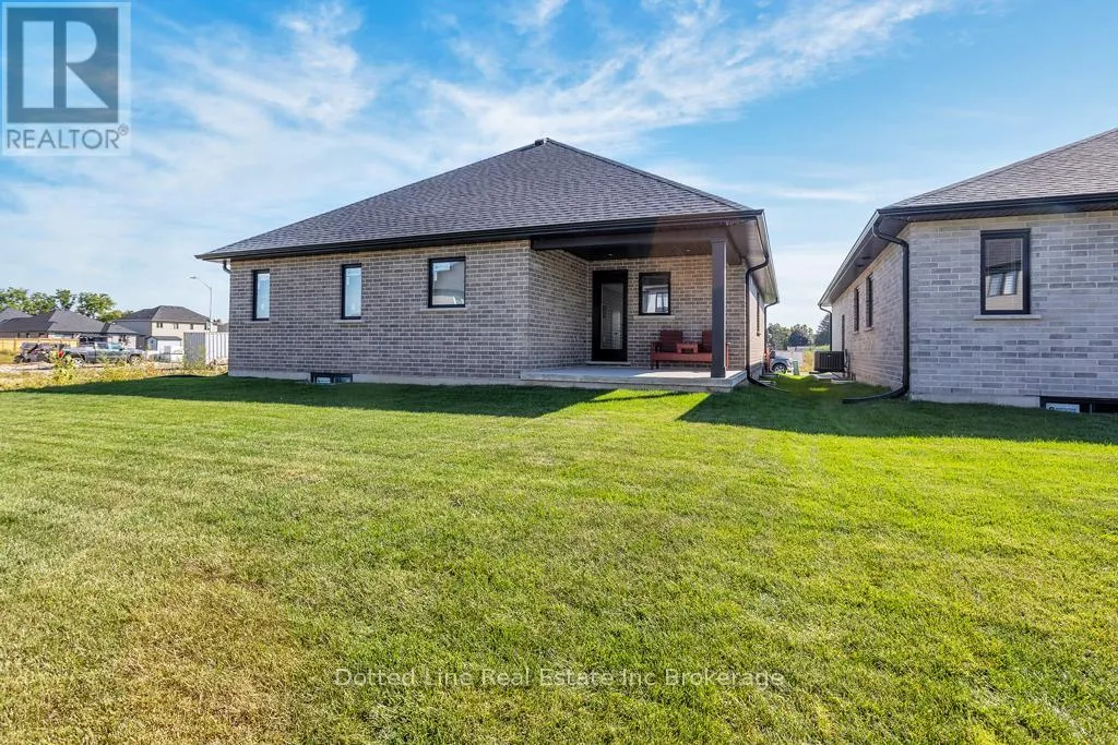 18 WALNUT DRIVE