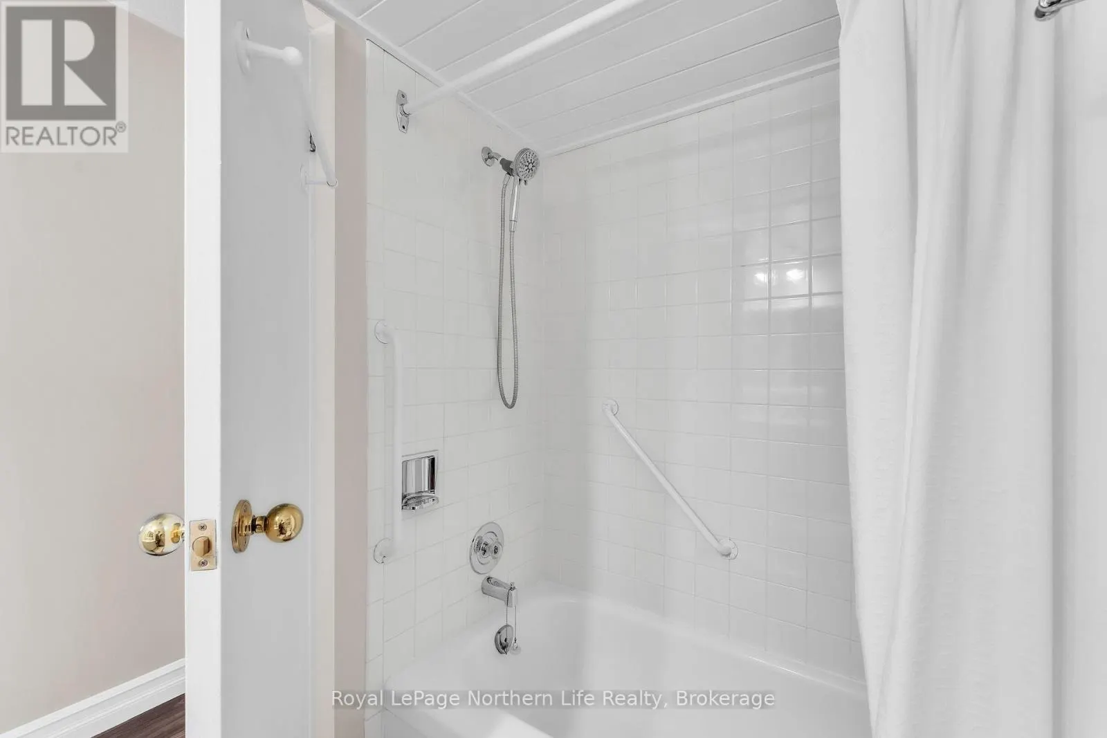 210 - 149 LINDSAY STREET, #210