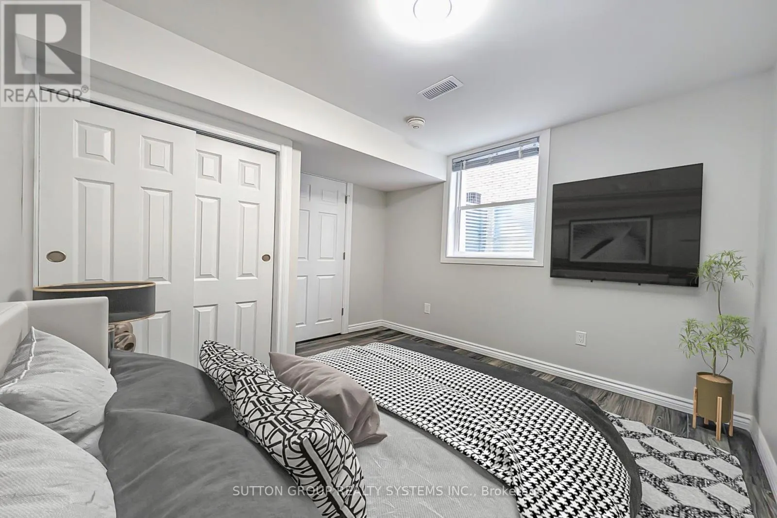 LOWER - 43 WINGFIELD AVENUE