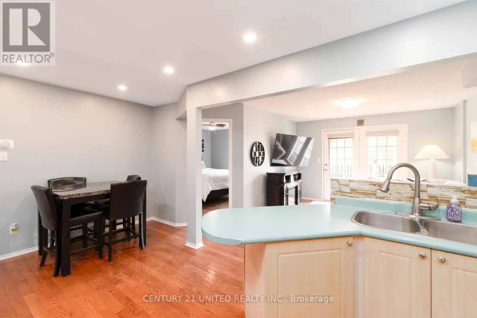 1301 EAGLE CRESCENT