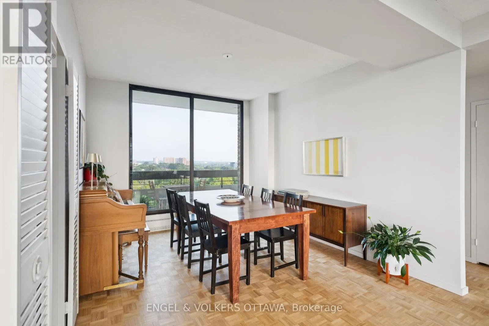 8A - 400 LAURIER AVENUE E