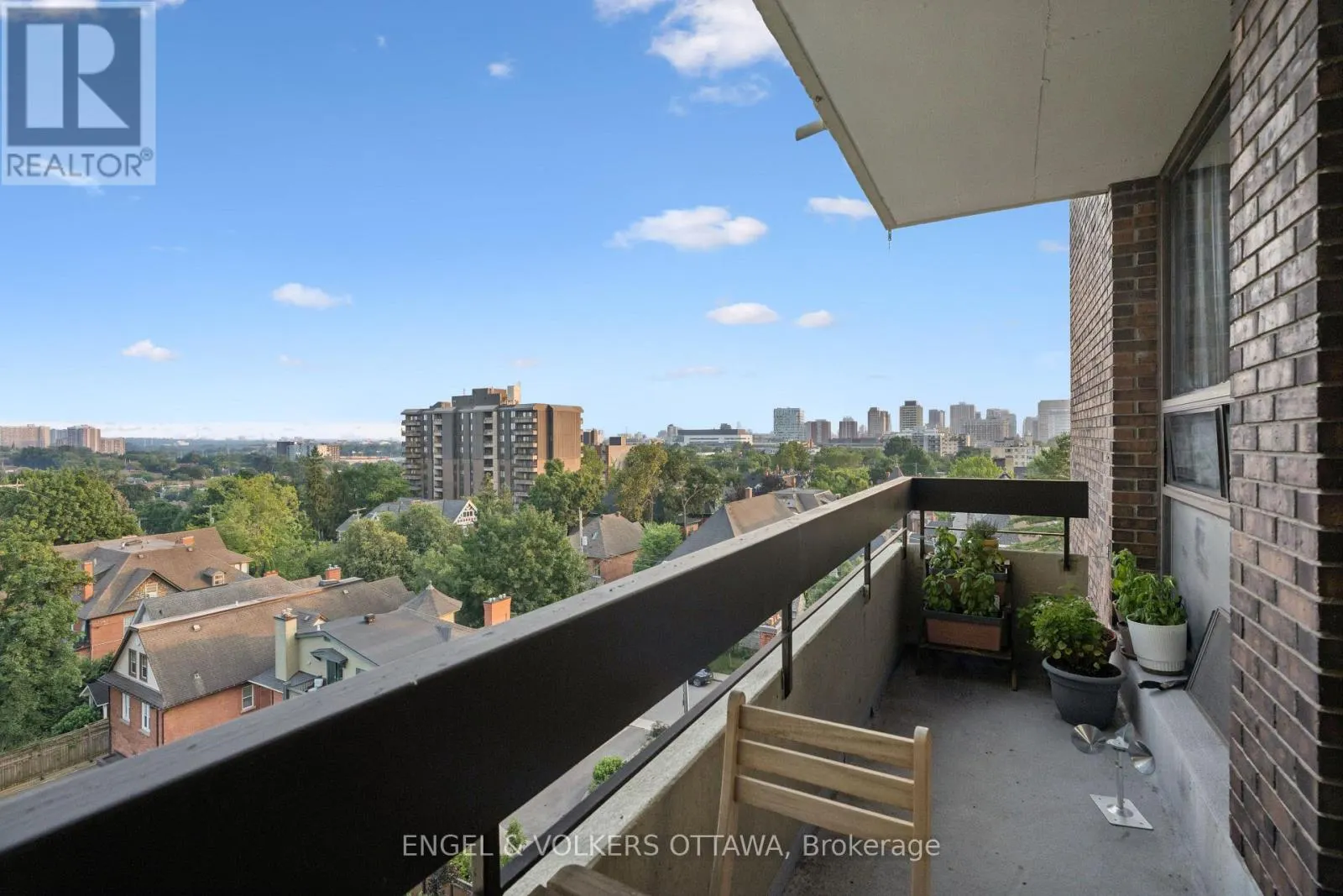 8A - 400 LAURIER AVENUE E