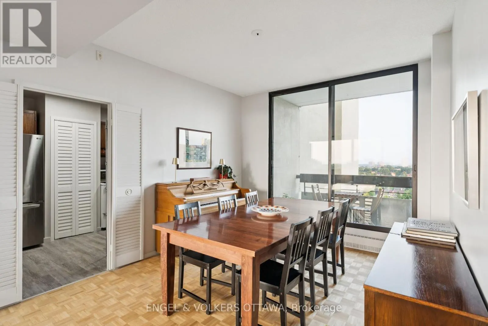 8A - 400 LAURIER AVENUE E