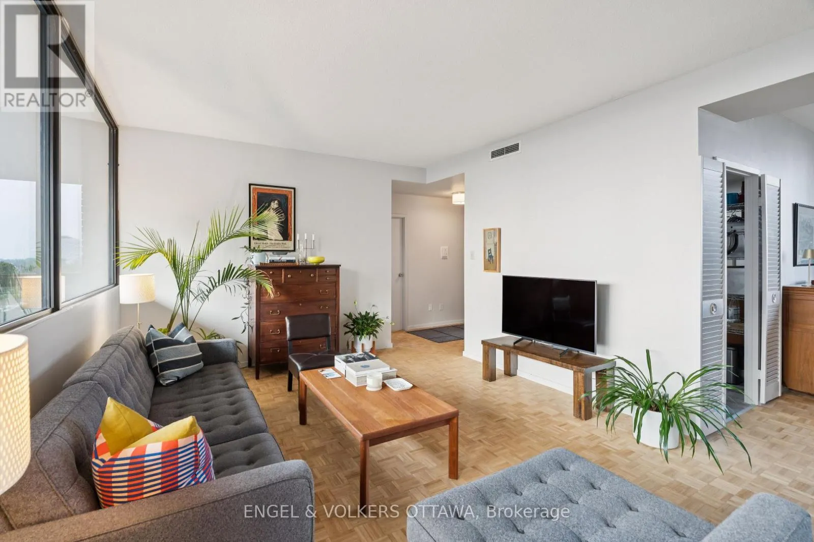 8A - 400 LAURIER AVENUE E