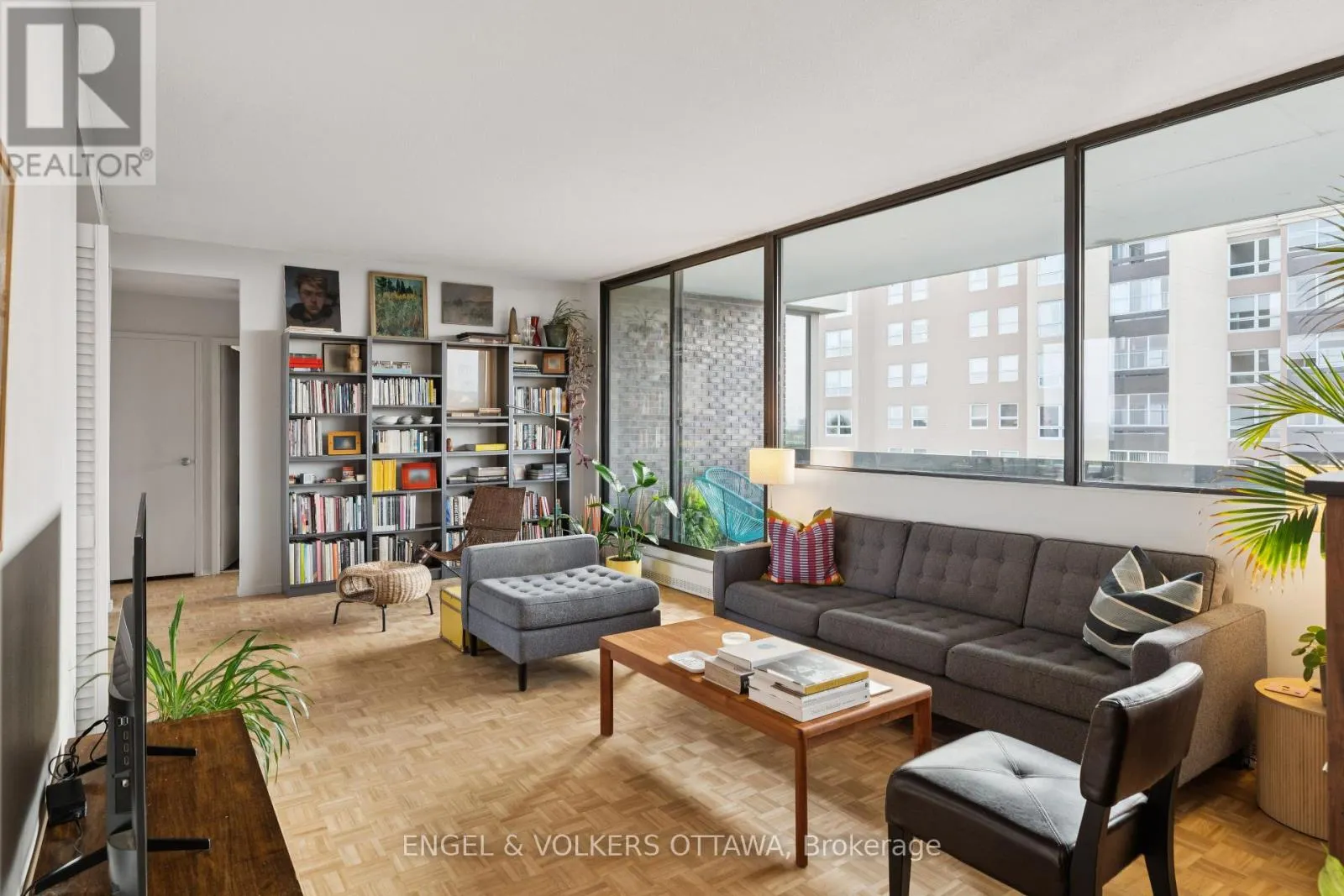 8A - 400 LAURIER AVENUE E