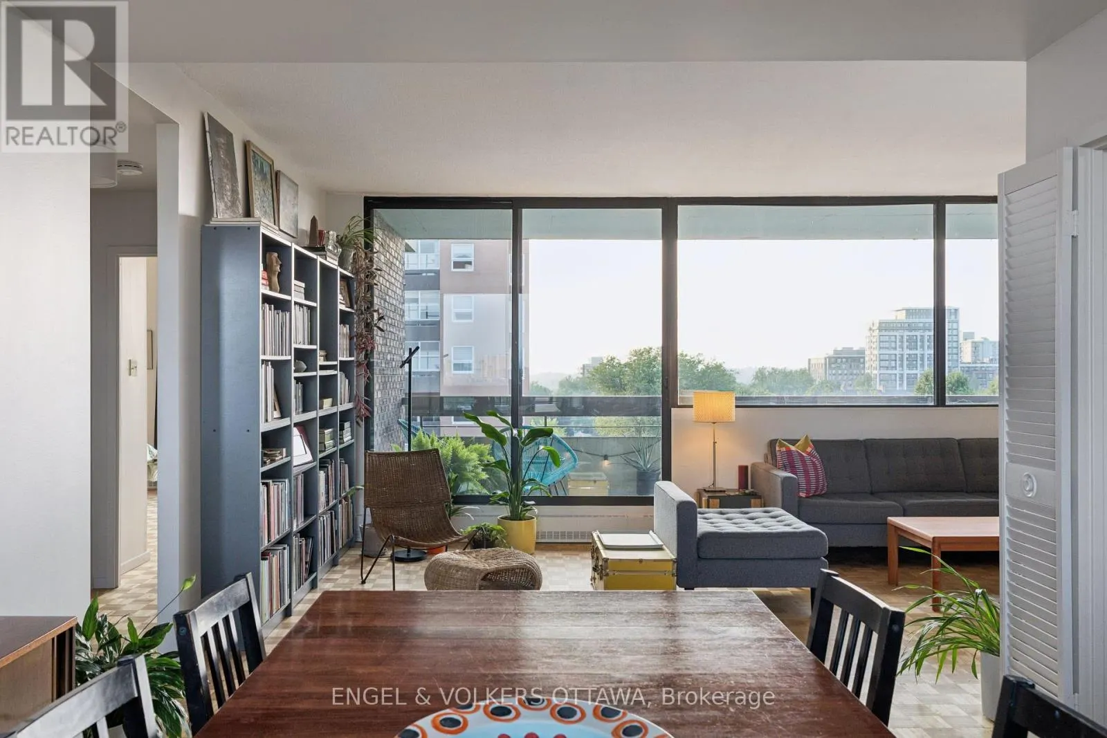 8A - 400 LAURIER AVENUE E