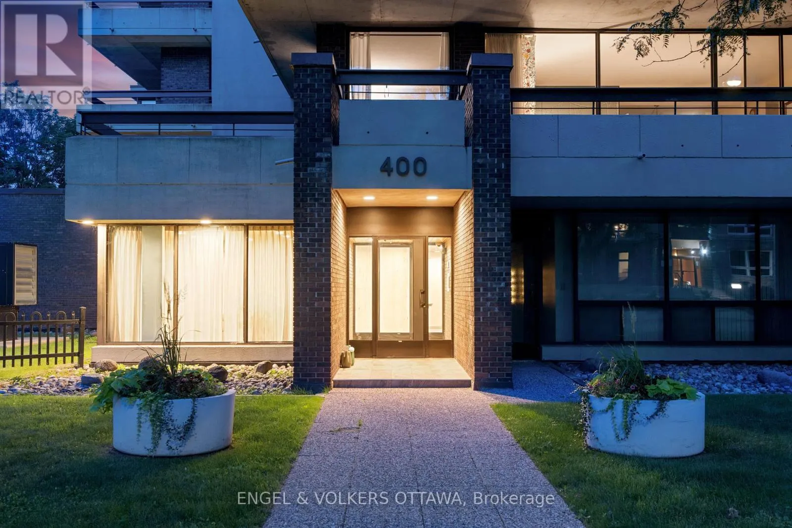 8A - 400 LAURIER AVENUE E