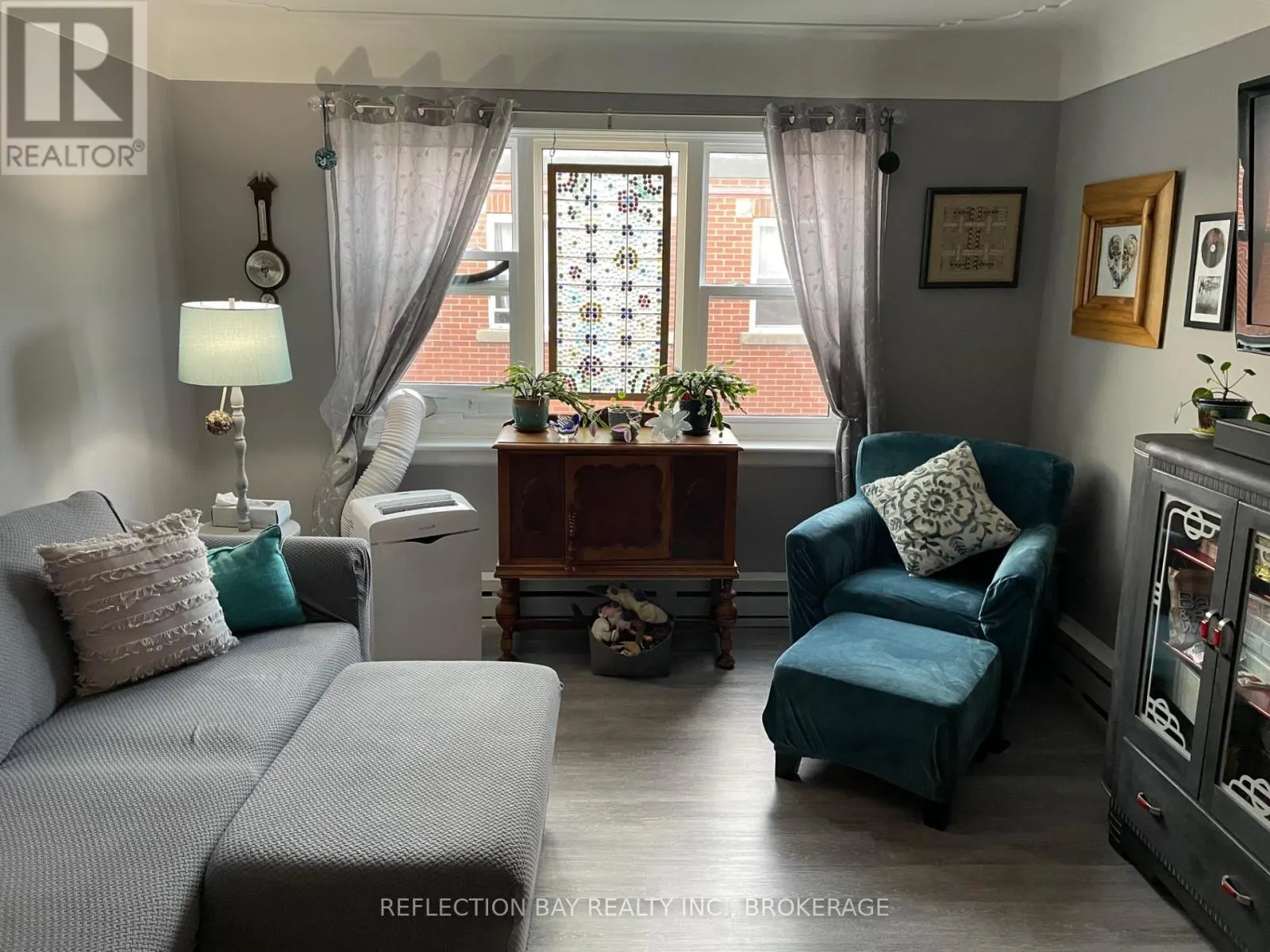 8 - 5 APPLEWOOD AVENUE, #8