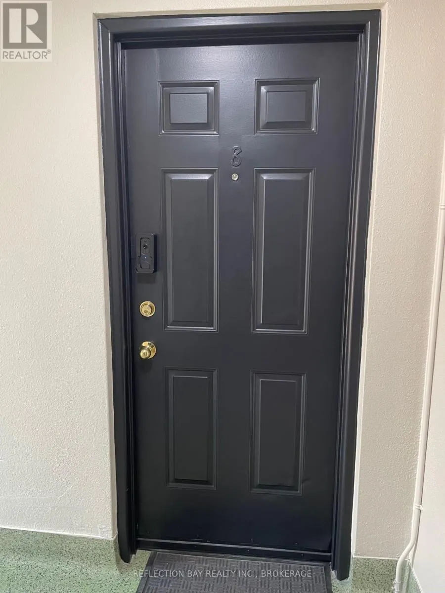 8 - 5 APPLEWOOD AVENUE, #8