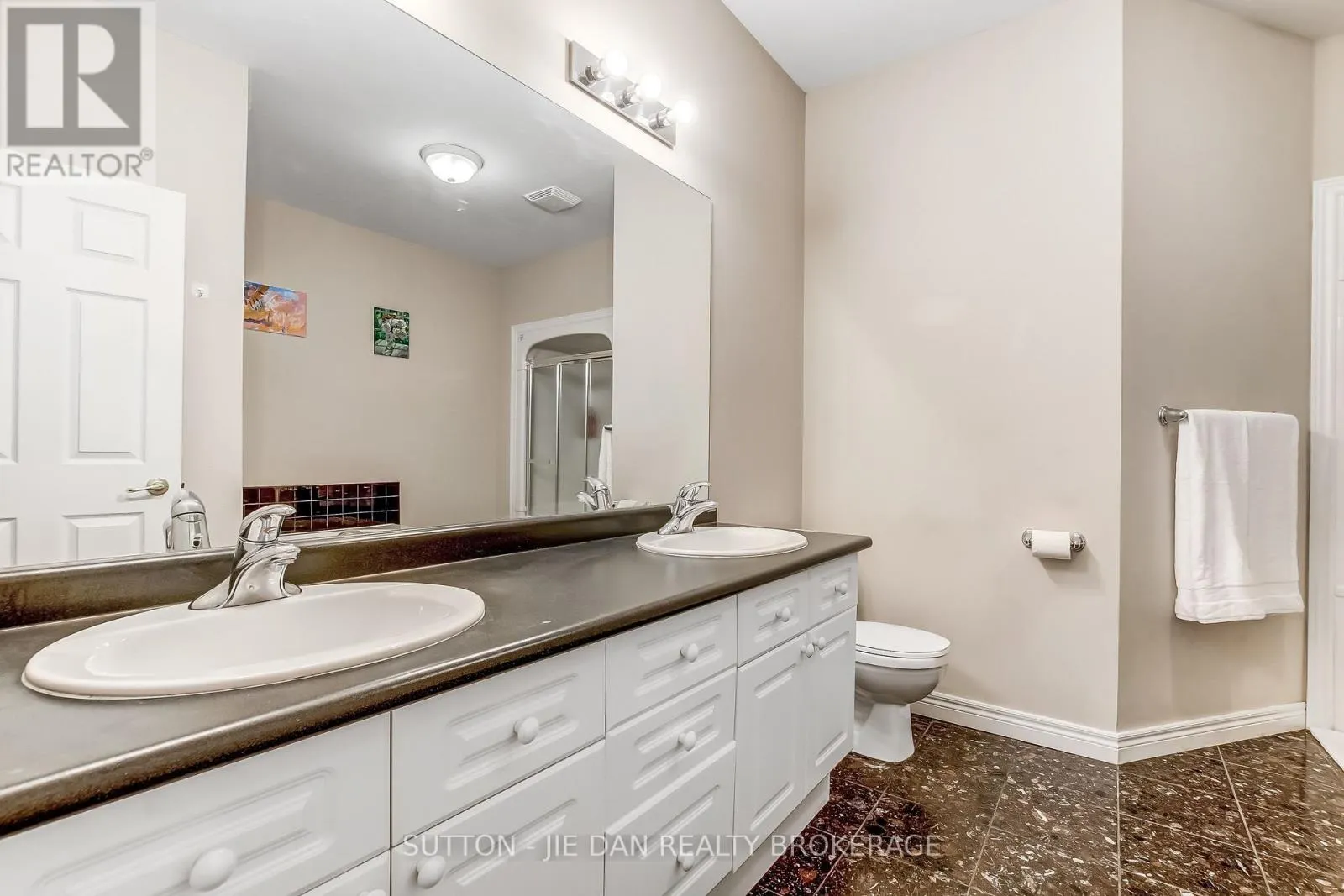 23 - 1574 RICHMOND STREET, #23