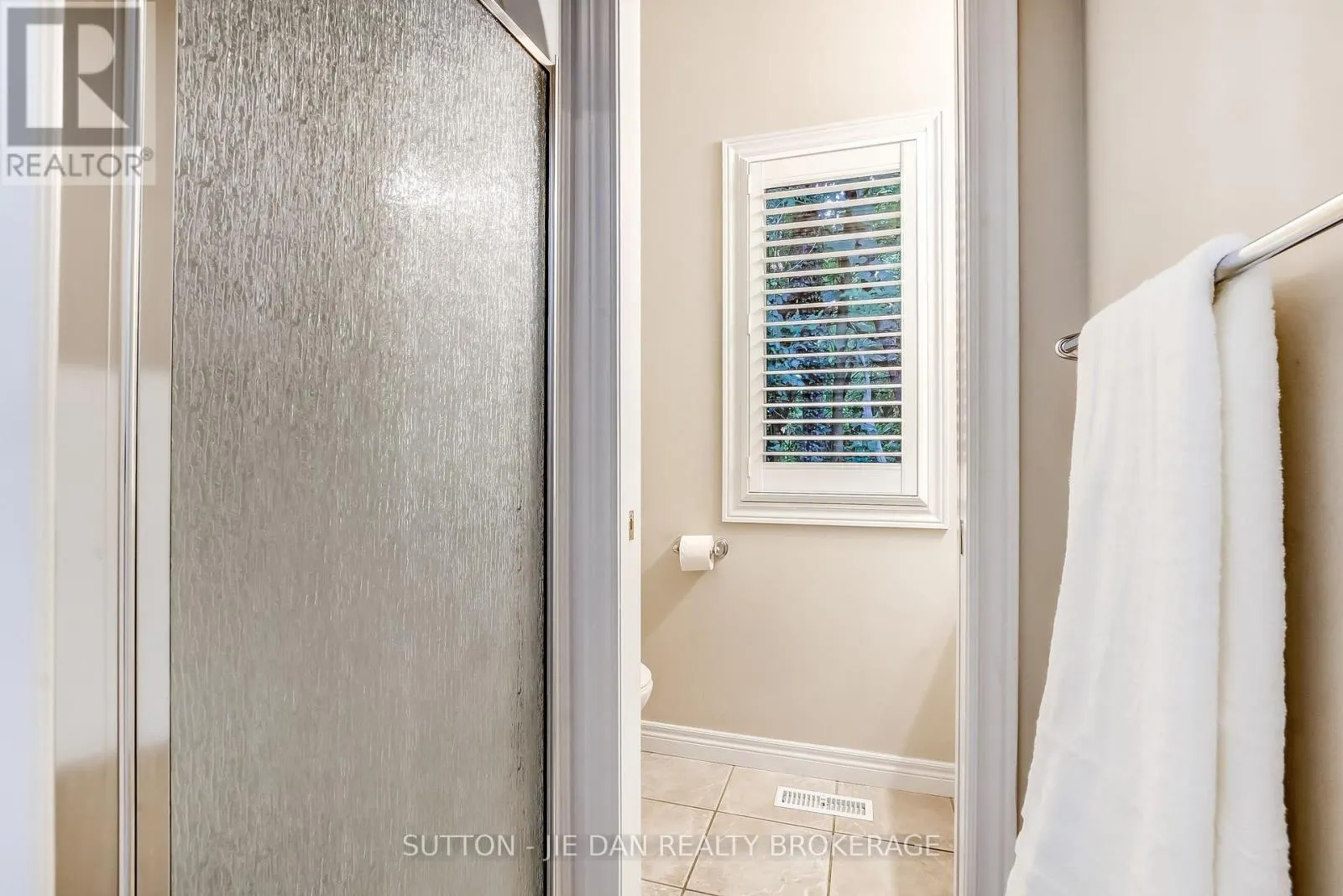 23 - 1574 RICHMOND STREET, #23