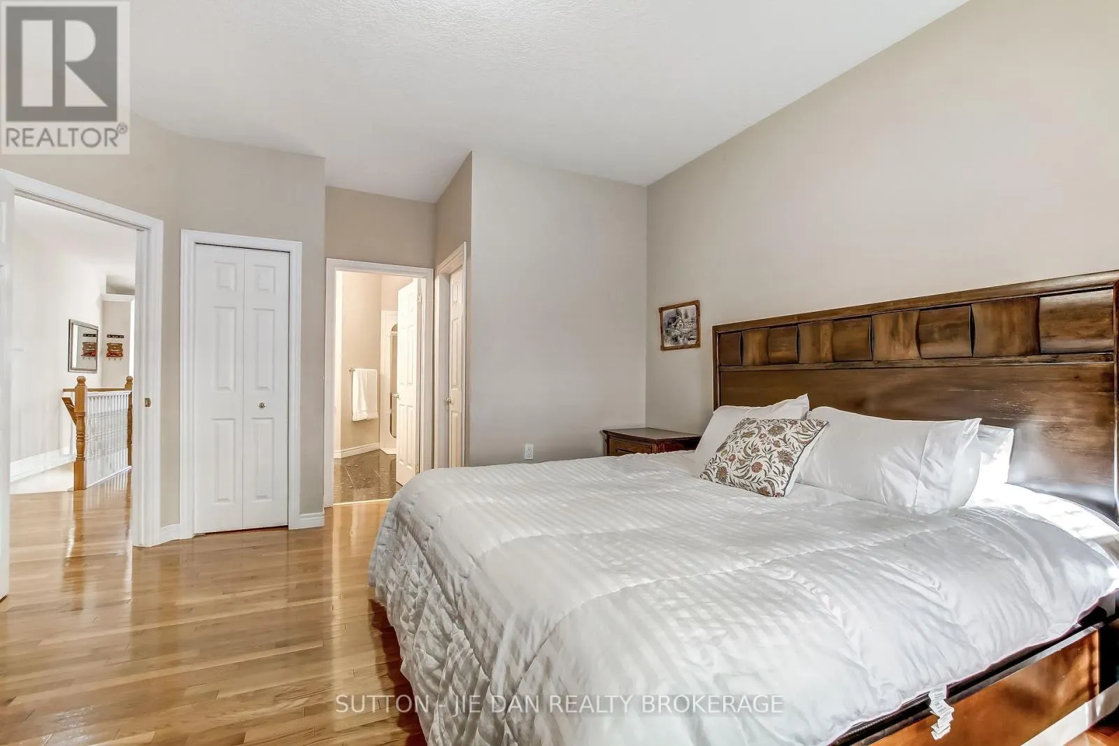 23 - 1574 RICHMOND STREET, #23