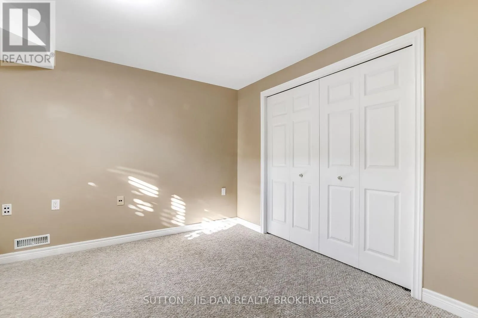 23 - 1574 RICHMOND STREET, #23
