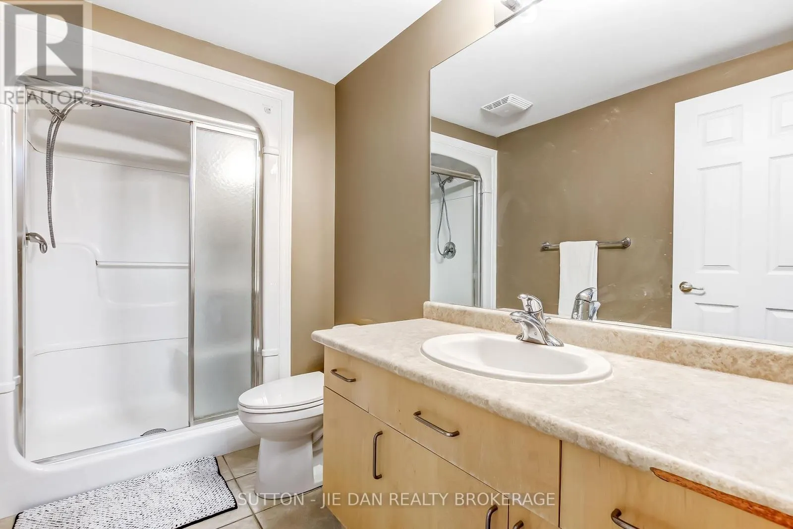 23 - 1574 RICHMOND STREET, #23