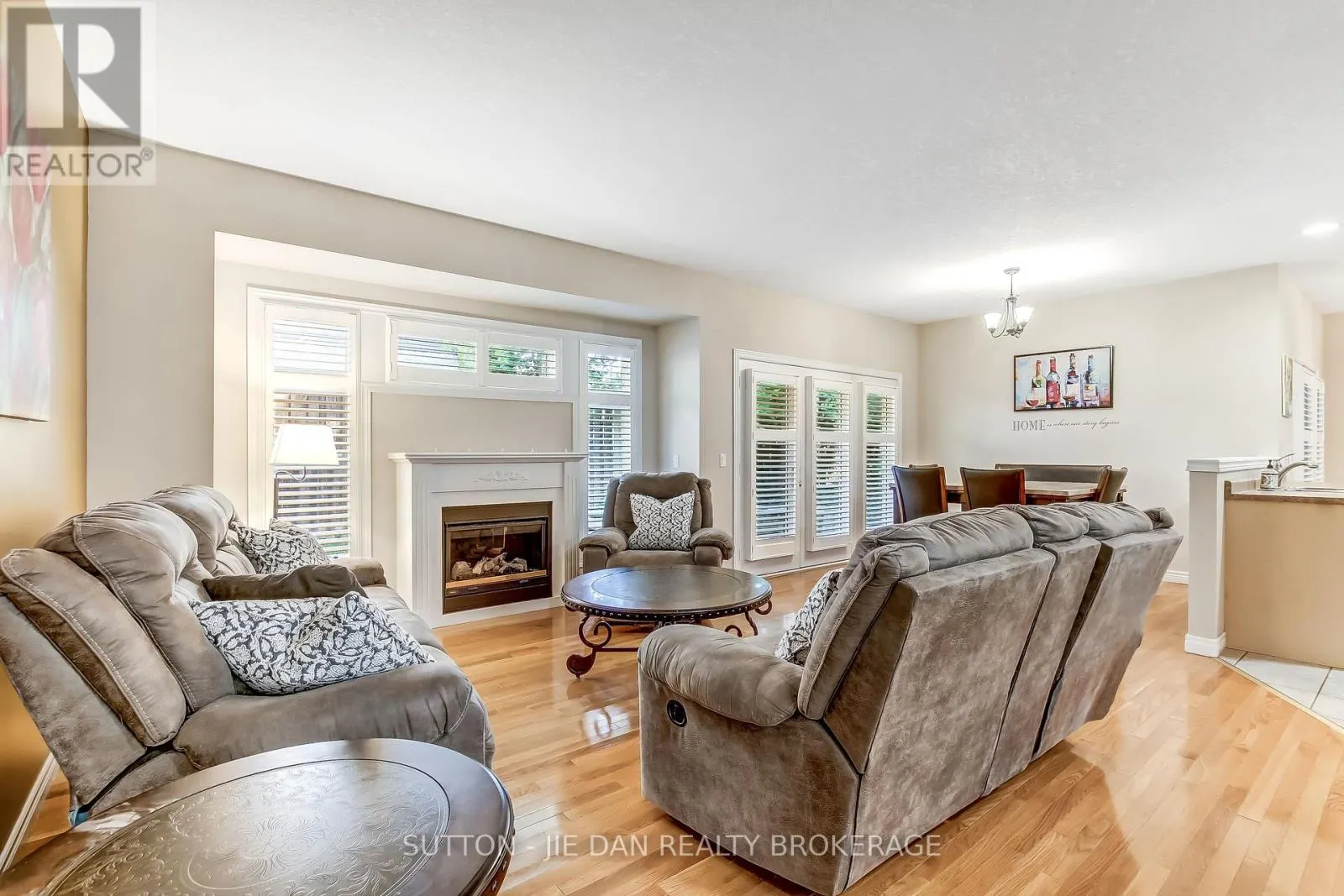 23 - 1574 RICHMOND STREET, #23