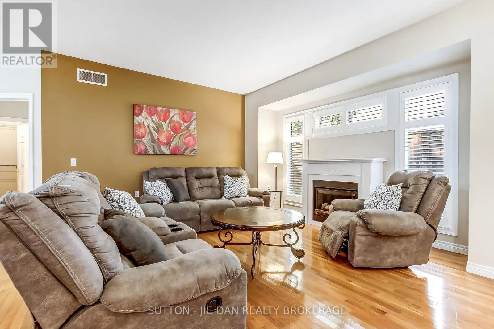 23 - 1574 RICHMOND STREET, #23