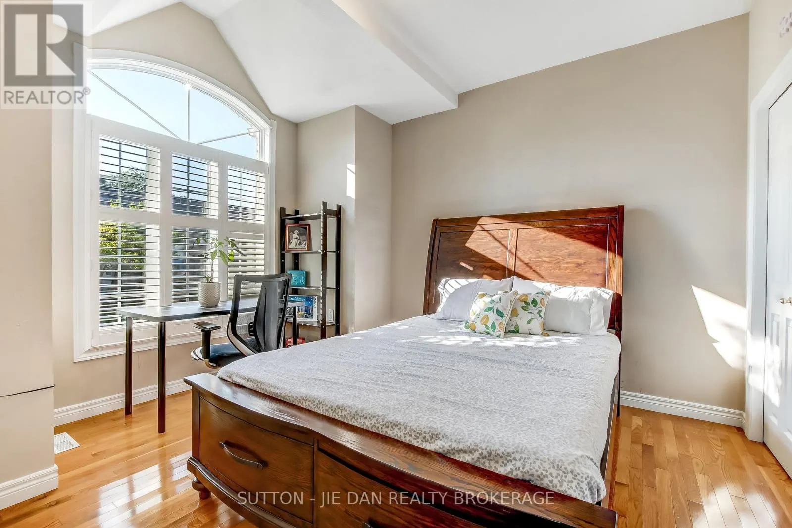 23 - 1574 RICHMOND STREET, #23