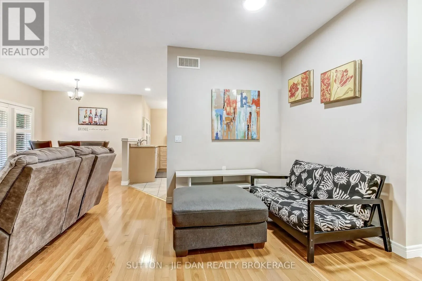 23 - 1574 RICHMOND STREET, #23