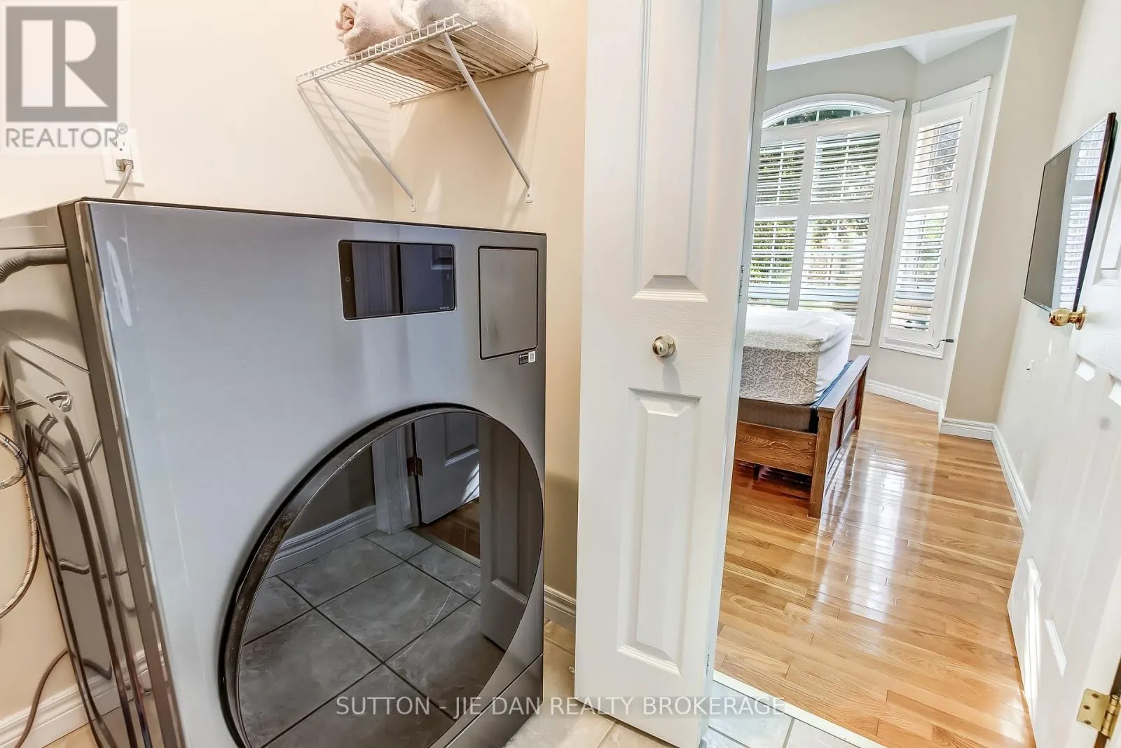 23 - 1574 RICHMOND STREET, #23
