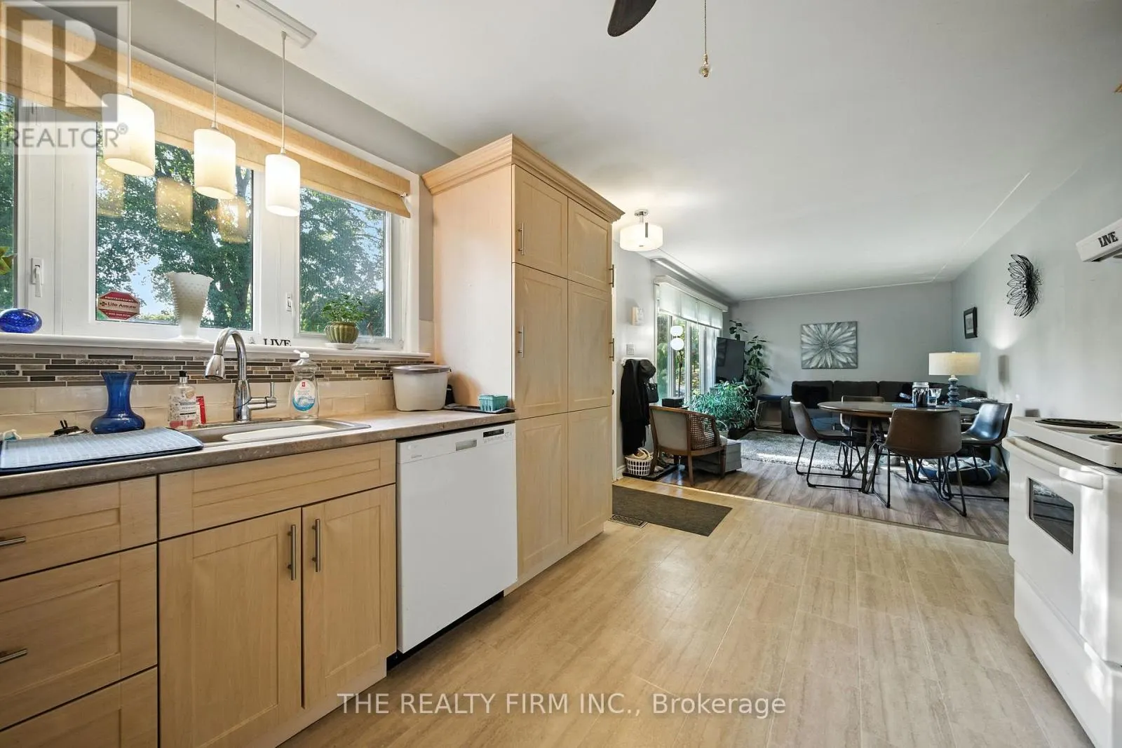 217 MANITOULIN DRIVE E
