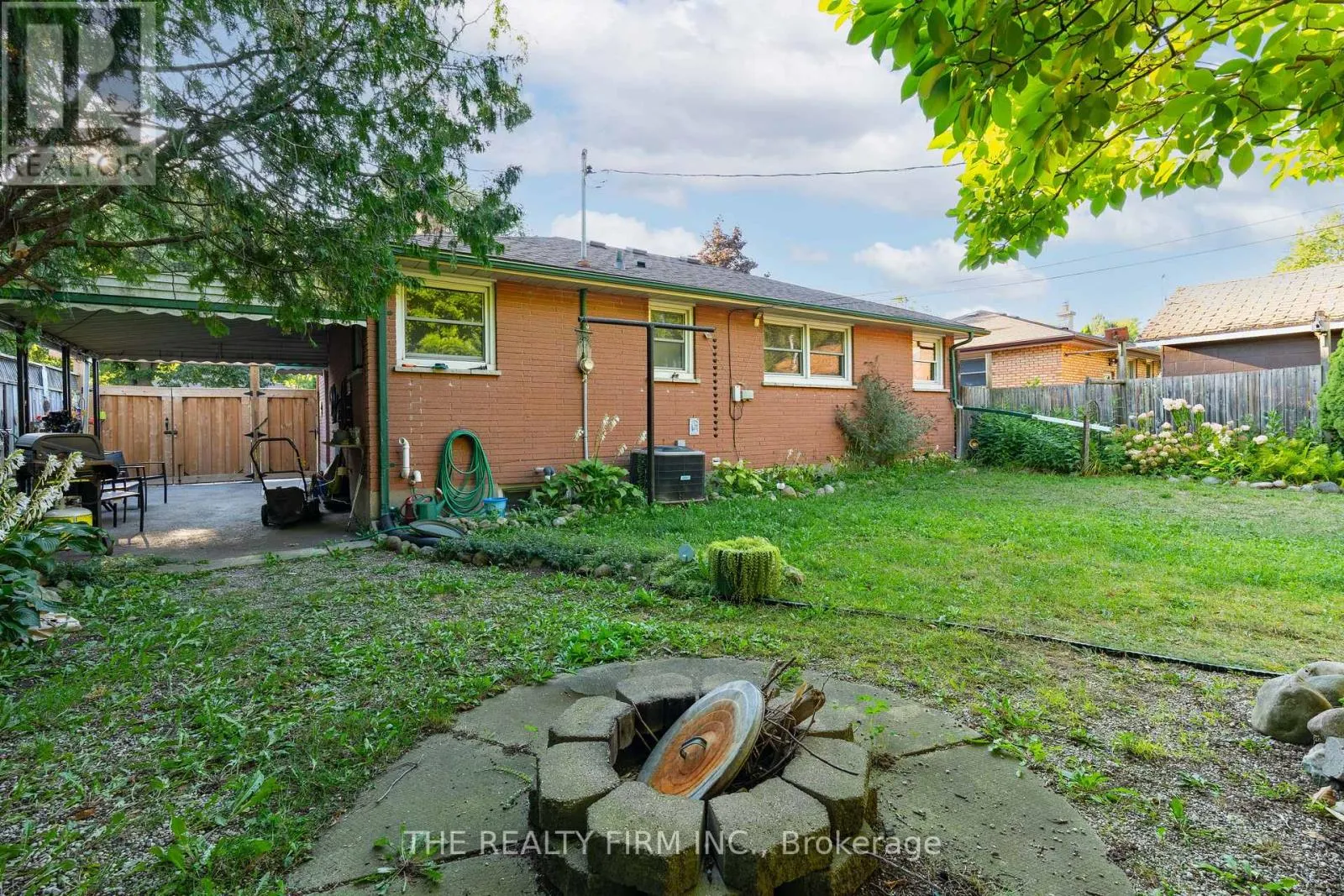 217 MANITOULIN DRIVE E