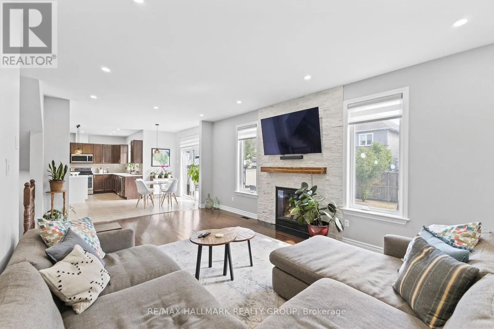 254 GRACEWOOD CRESCENT