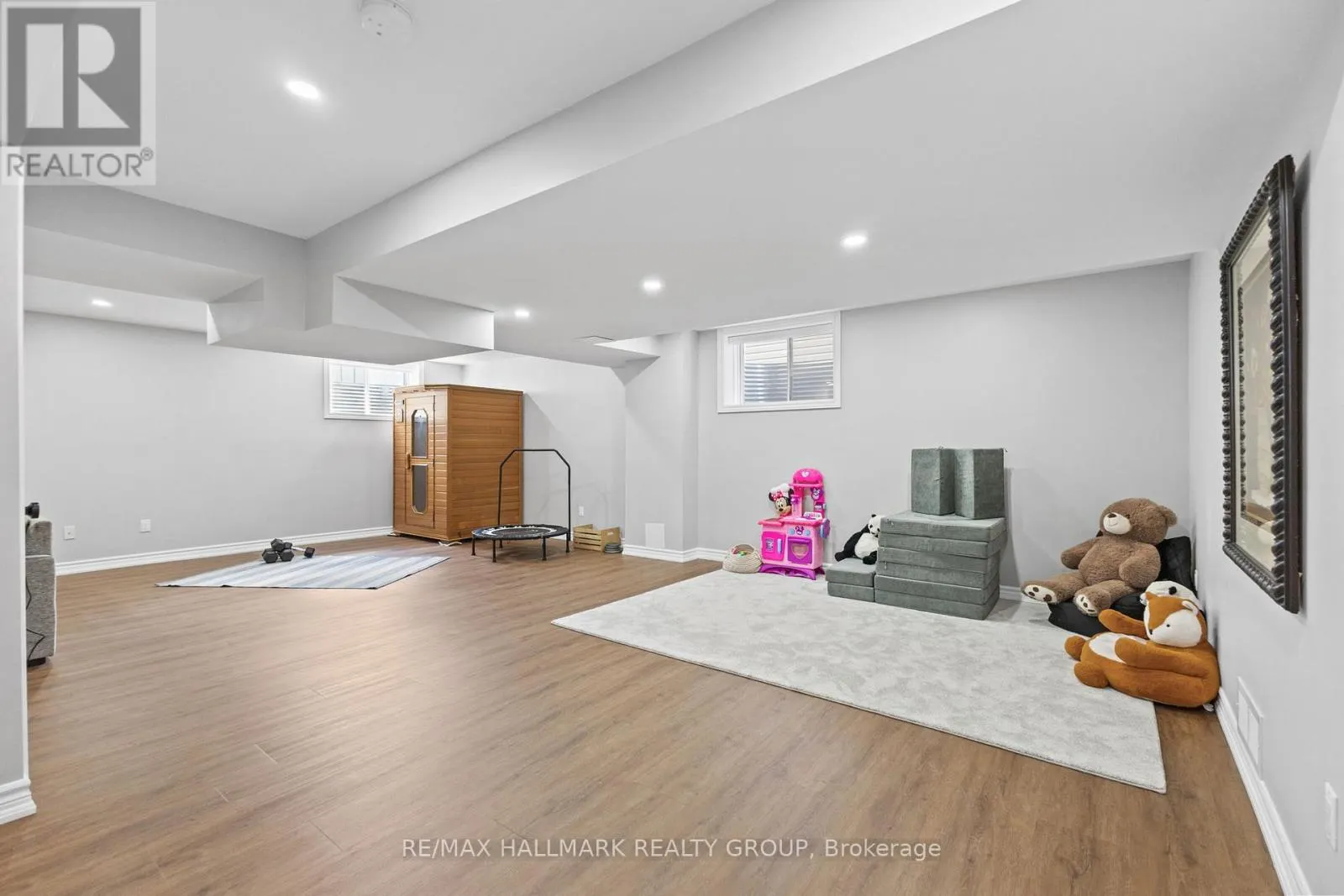 254 GRACEWOOD CRESCENT