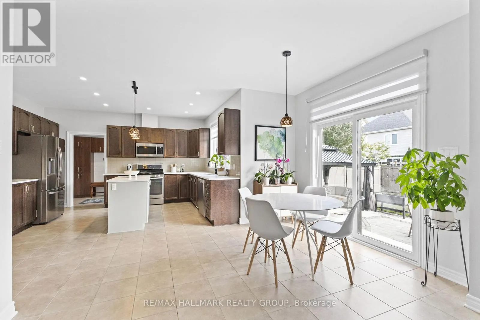 254 GRACEWOOD CRESCENT