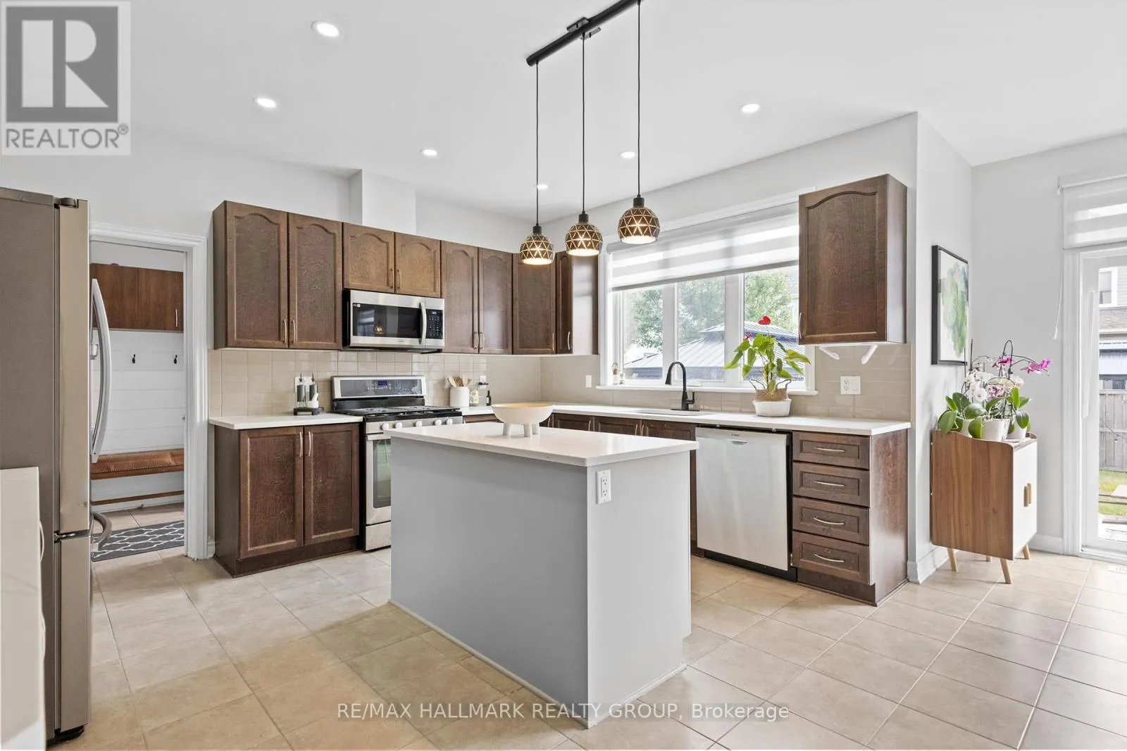 254 GRACEWOOD CRESCENT