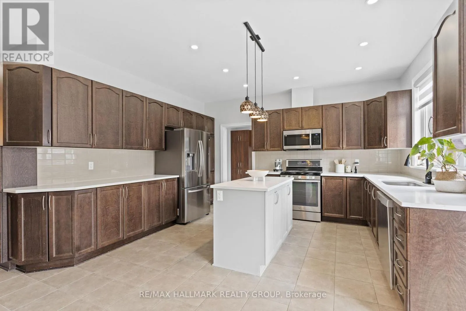 254 GRACEWOOD CRESCENT