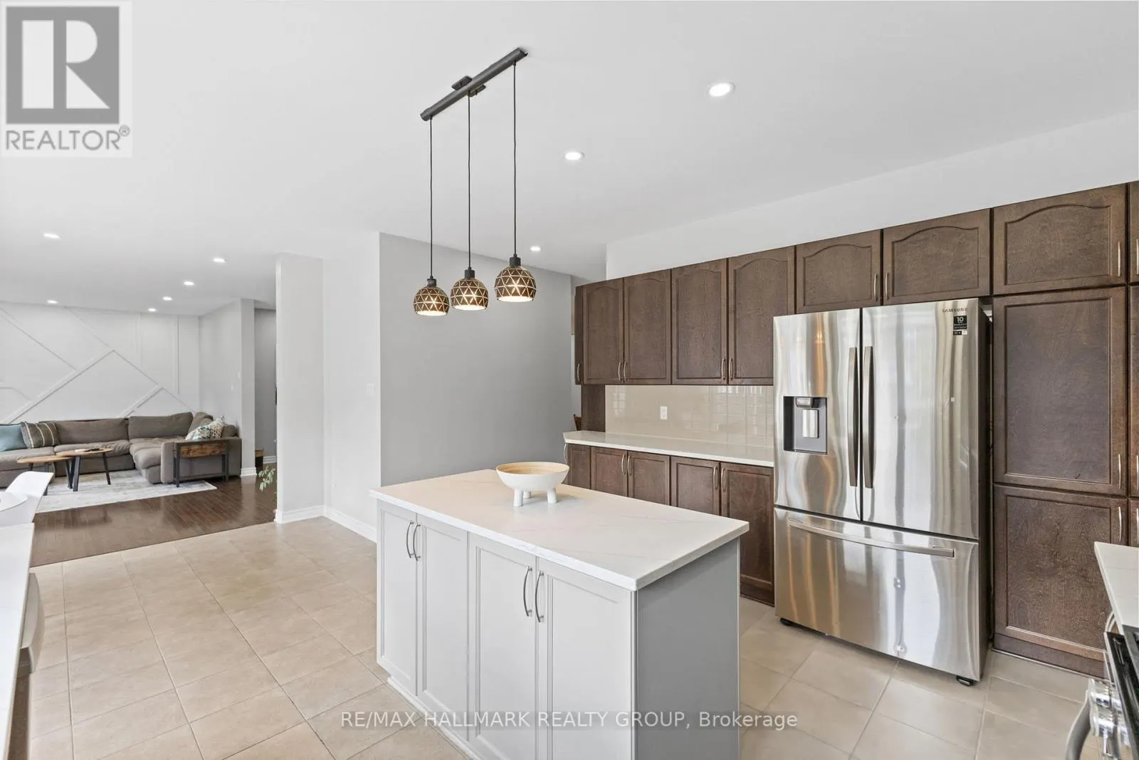 254 GRACEWOOD CRESCENT