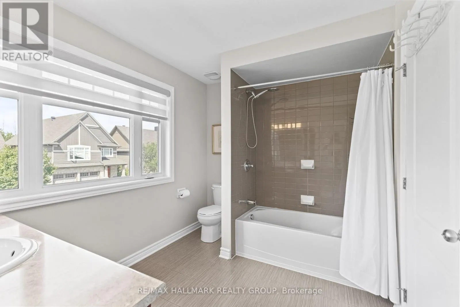 254 GRACEWOOD CRESCENT