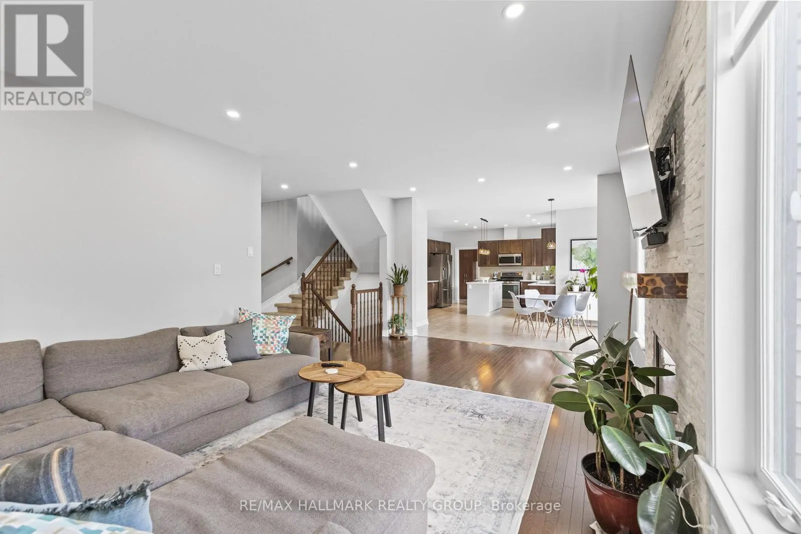 254 GRACEWOOD CRESCENT