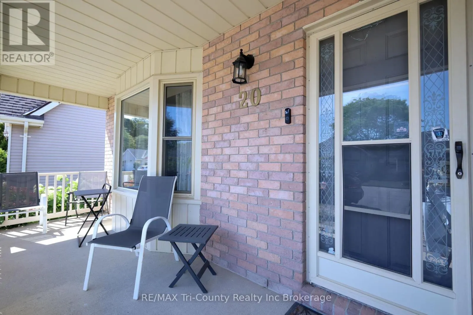 20 EDWIN CRESCENT