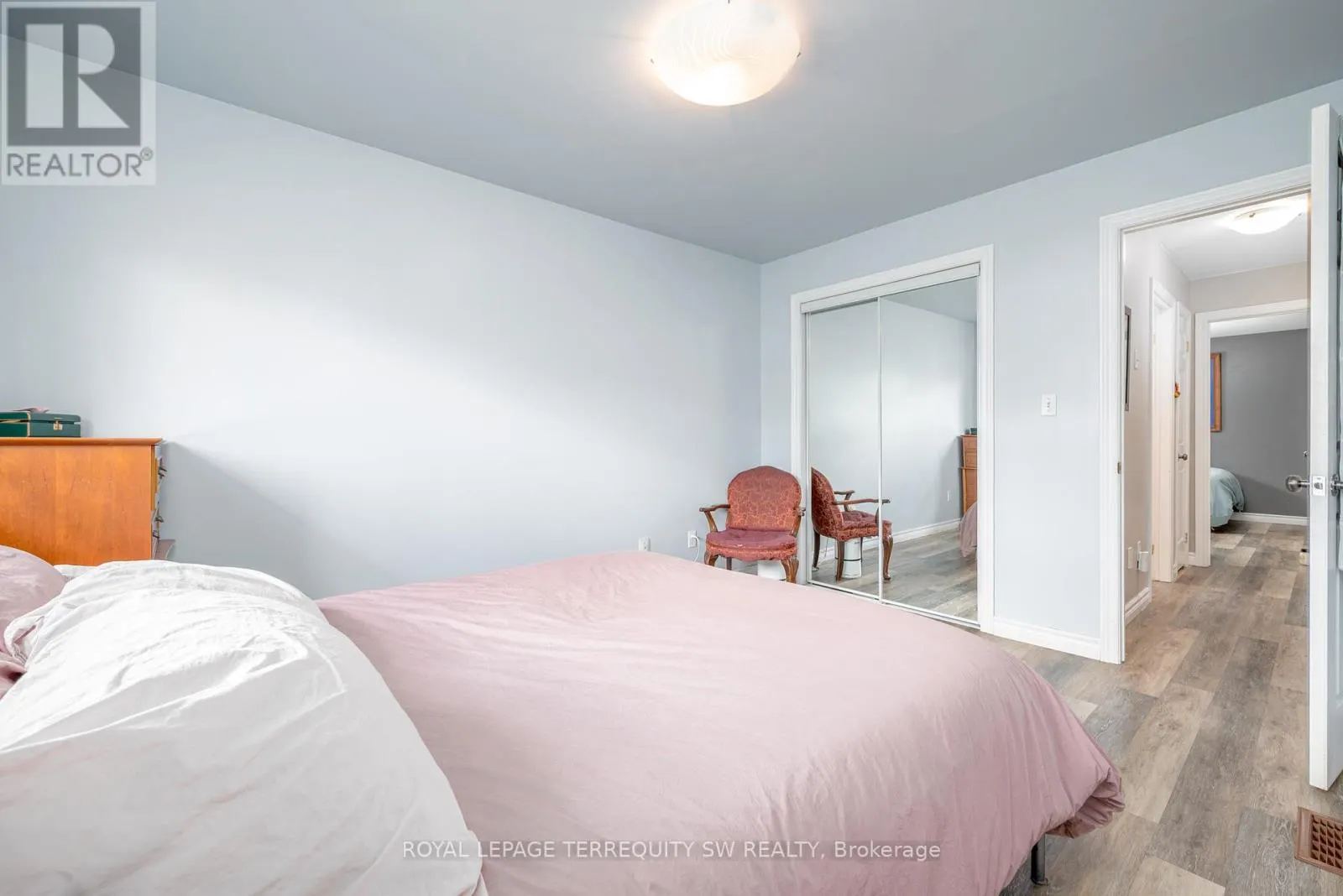 19 LAURENT BOULEVARD