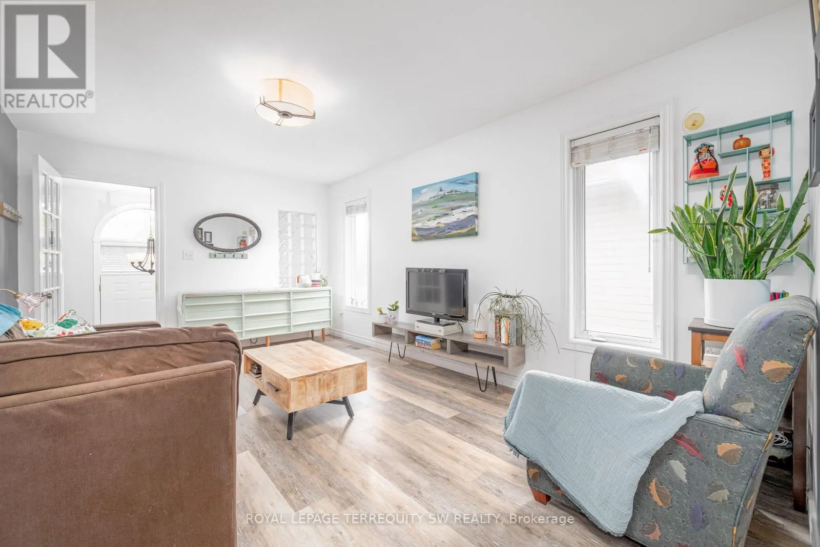 19 LAURENT BOULEVARD