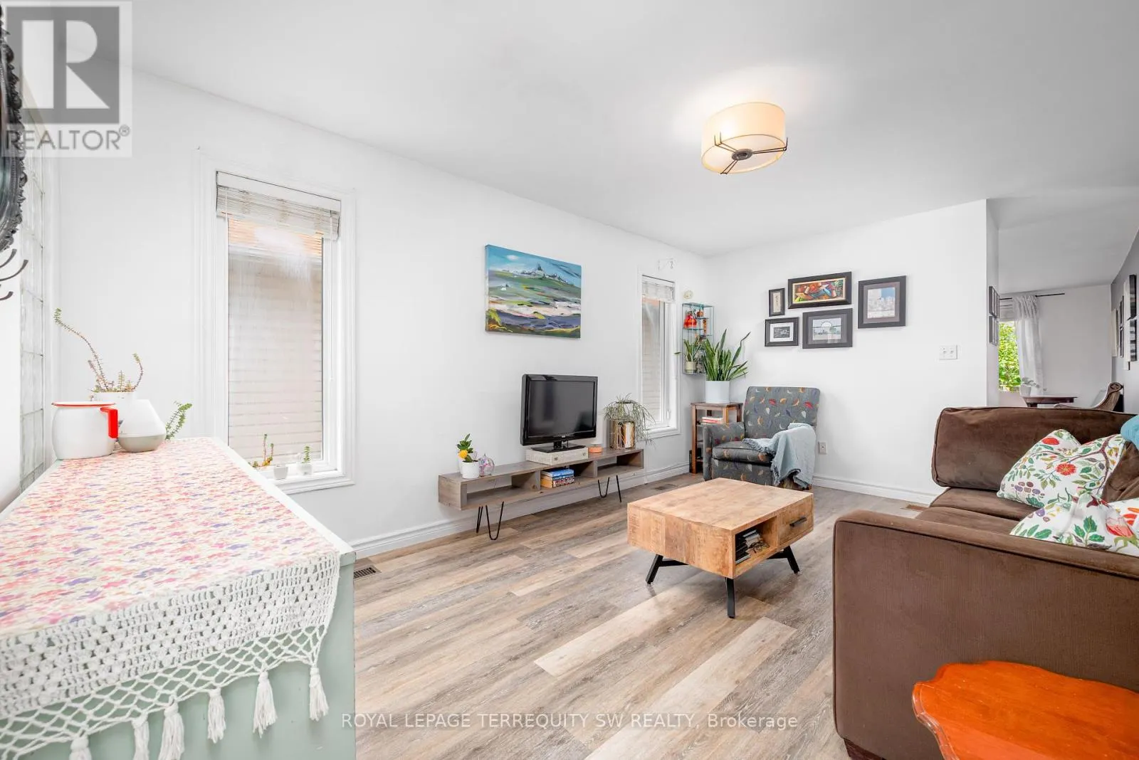 19 LAURENT BOULEVARD