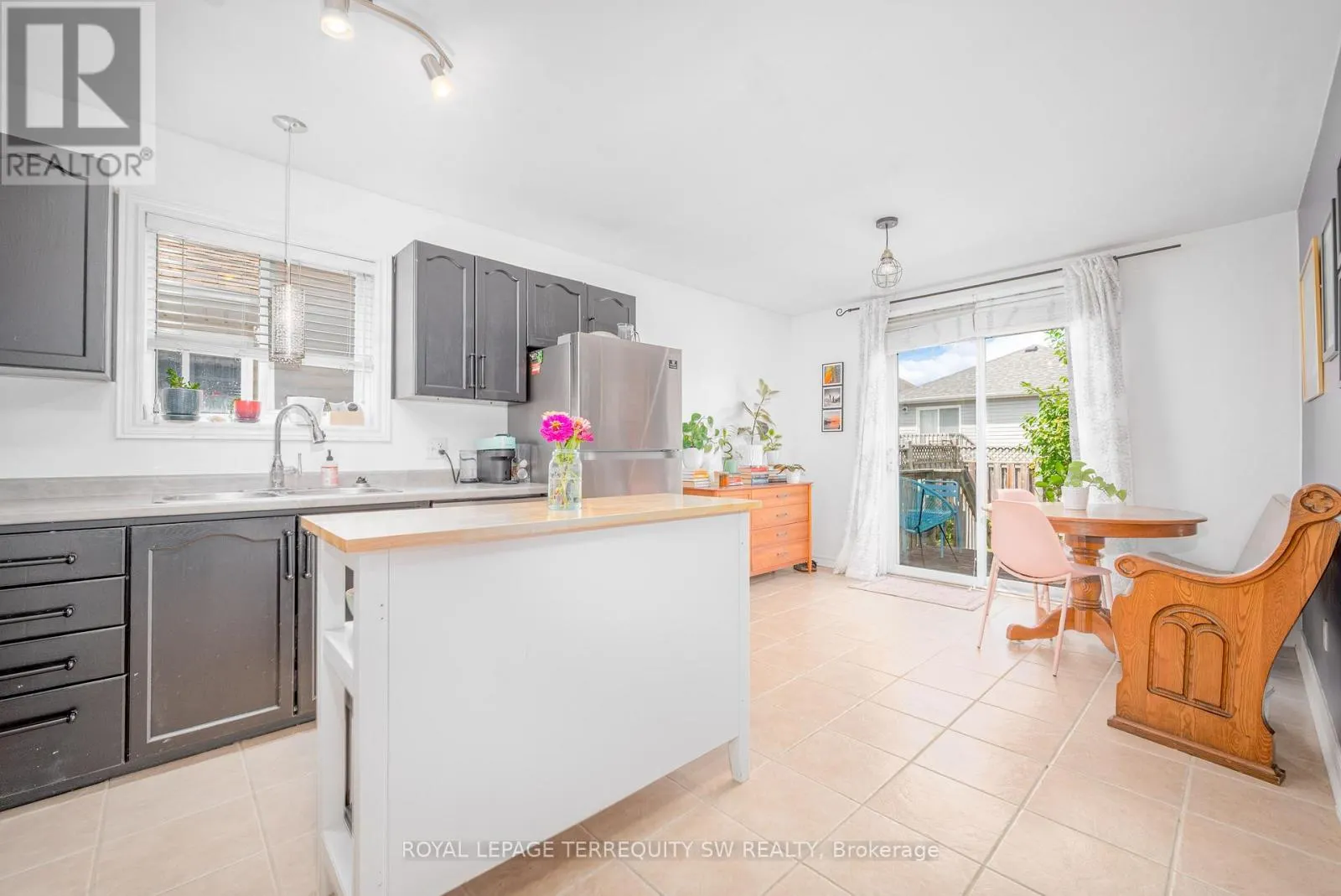 19 LAURENT BOULEVARD