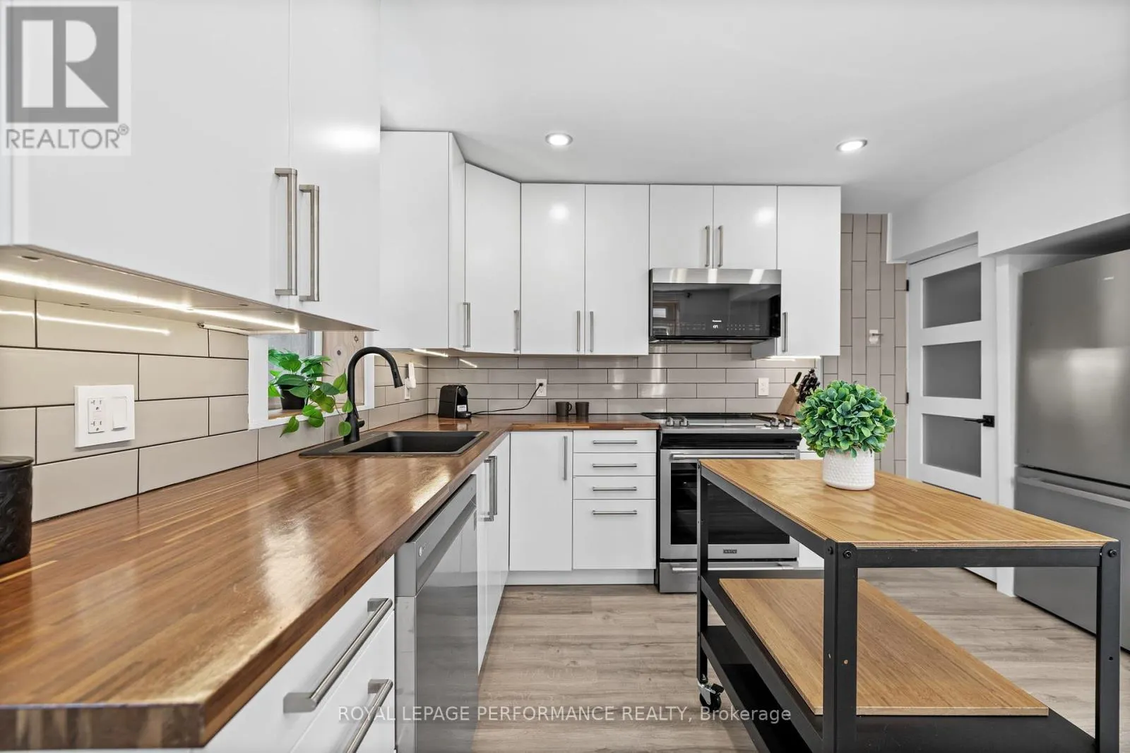 12 SHERBROOKE AVENUE