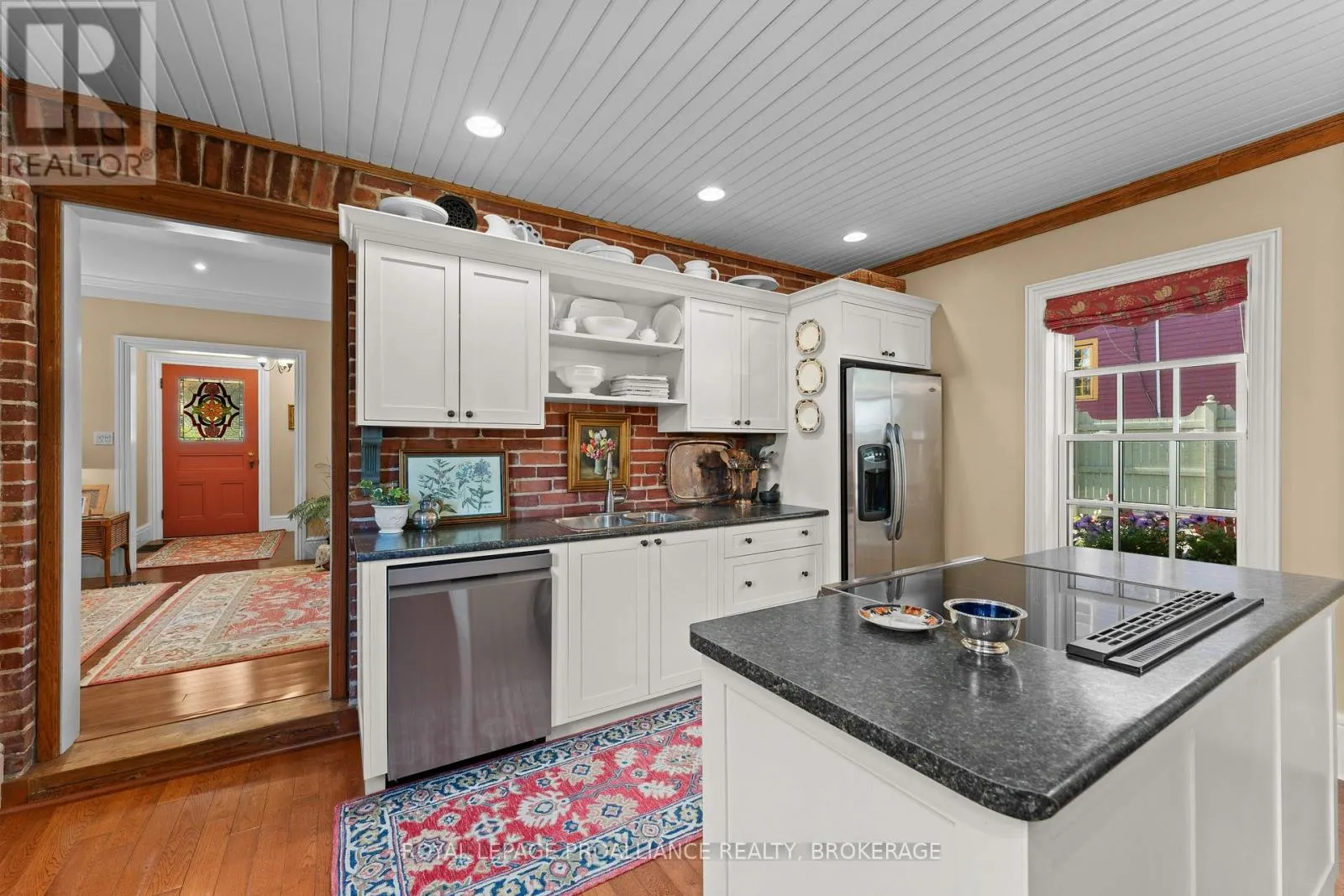 114 KING STREET W