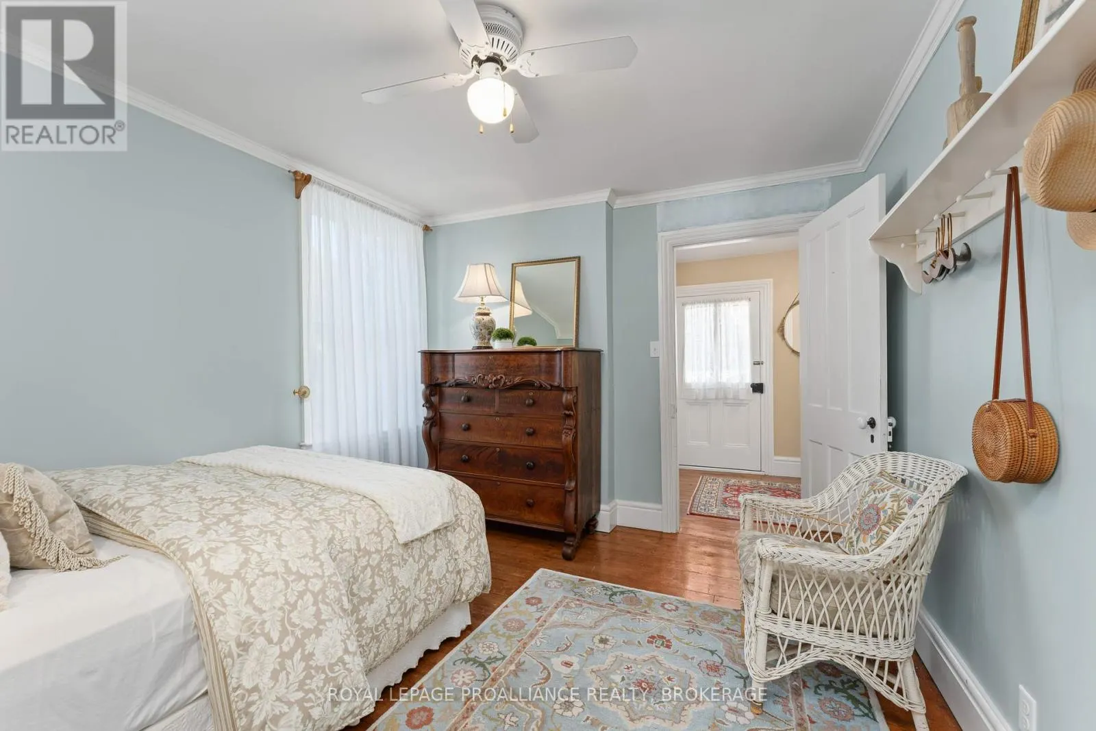 114 KING STREET W