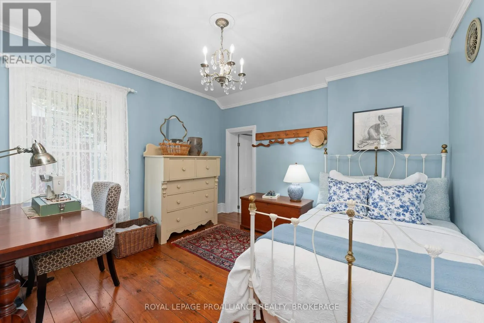 114 KING STREET W